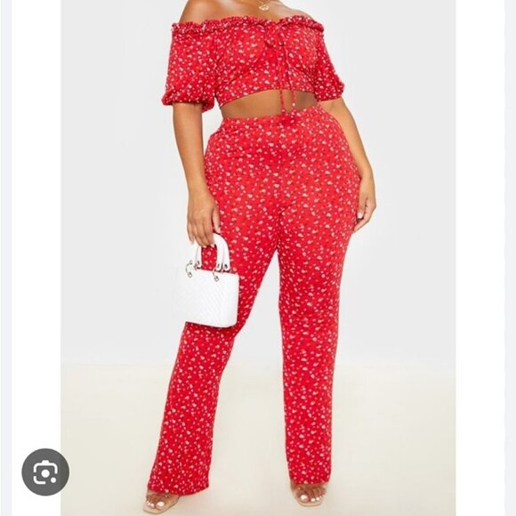 NWT PrettyLittleThing Plus Red Ditsy Floral Flared Trouser Women’s Size 18 - Picture 1 of 7